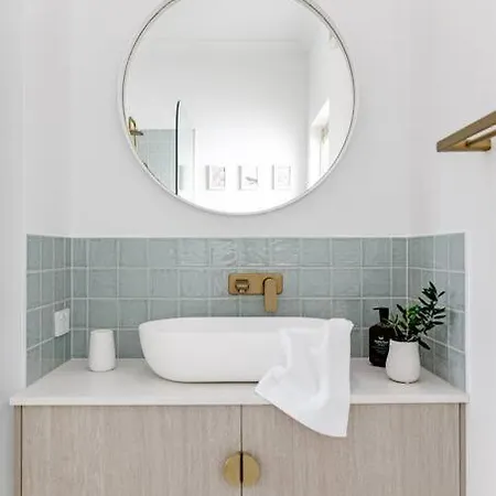 Coastal Luxe Suite With Pool ~ Walk To Noosa River Noosaville Exterior photo